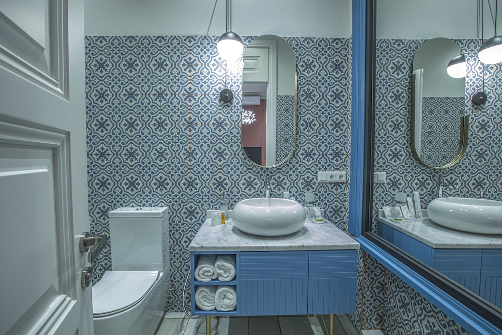 Heritage Hotel and Suites 36/39