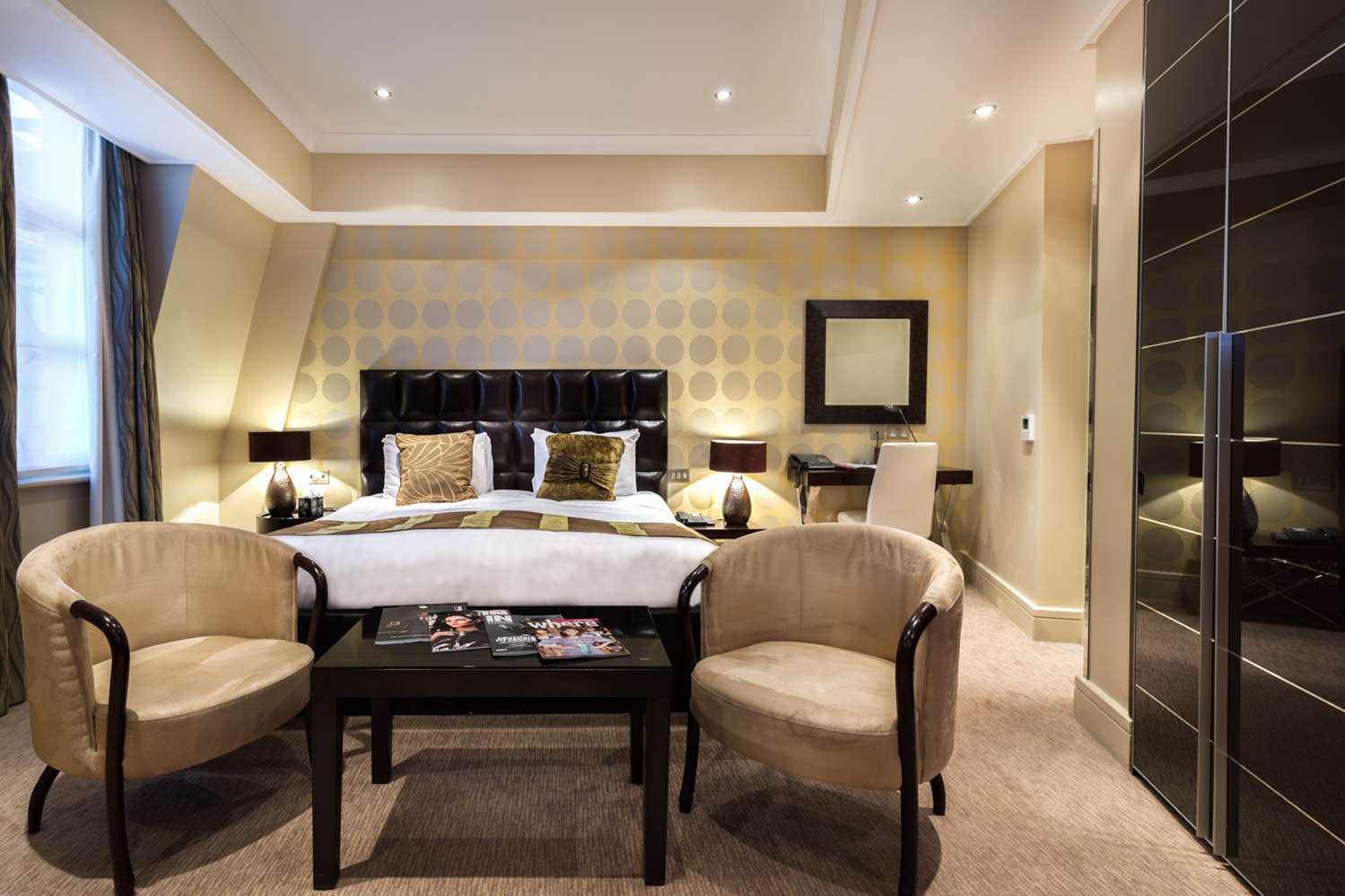 Deluxe, King Bed