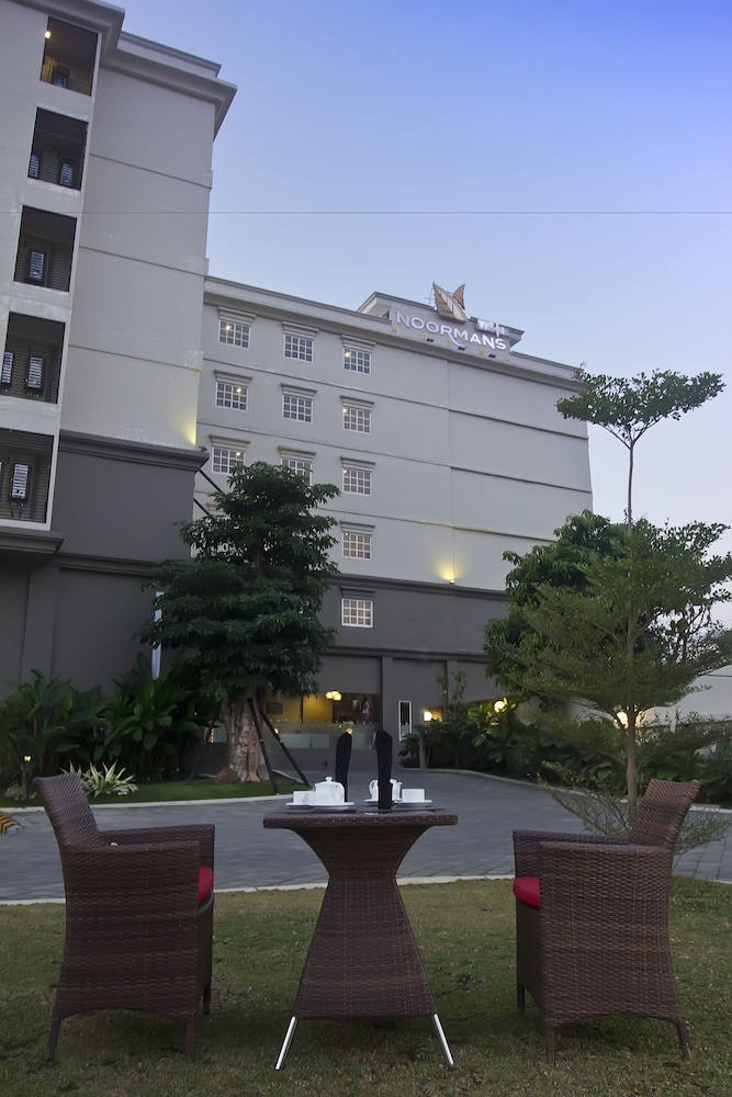 Noormans Hotel Semarang 5/69