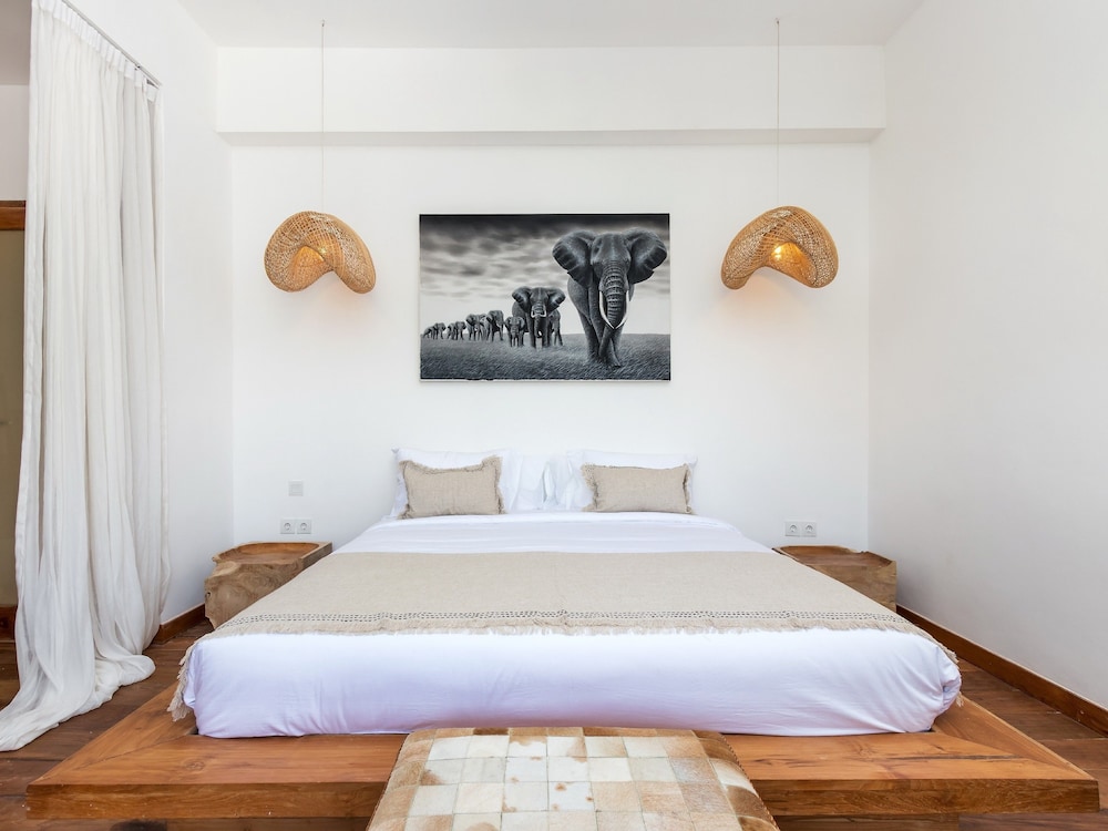 4 BEDROOMS, FAMILY, VILLA