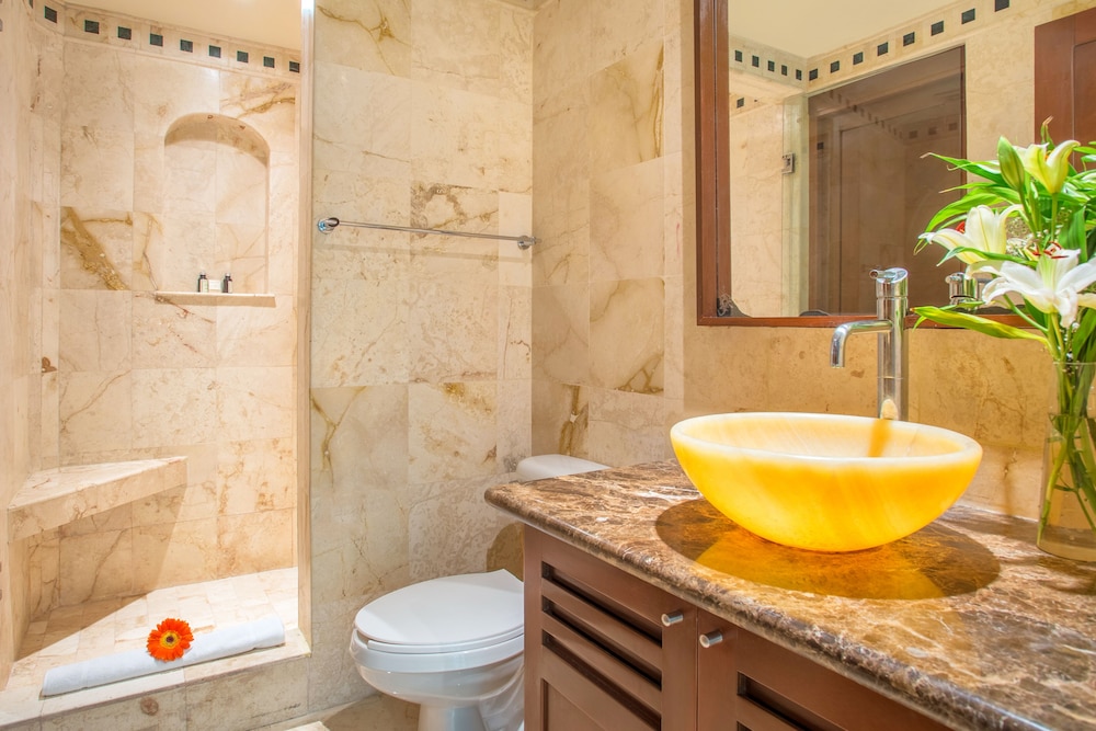Maya Villa Condo Hotel Beach Club 48/49