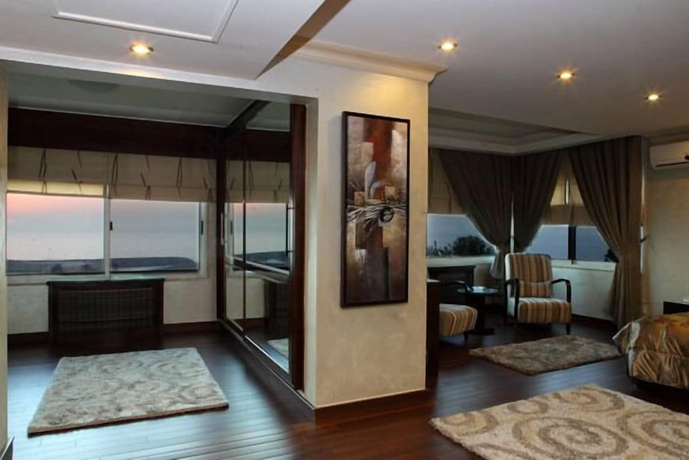 Lahoya Homes, Beirut 15/50