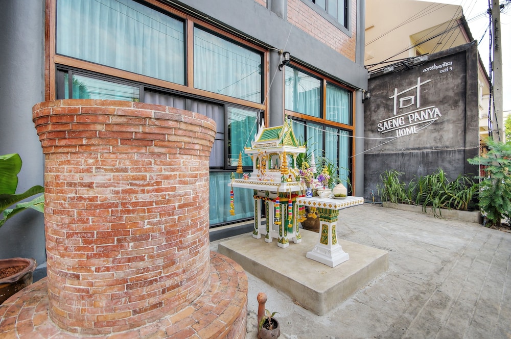 Saengpanya Home Boutique Hotel 8/65