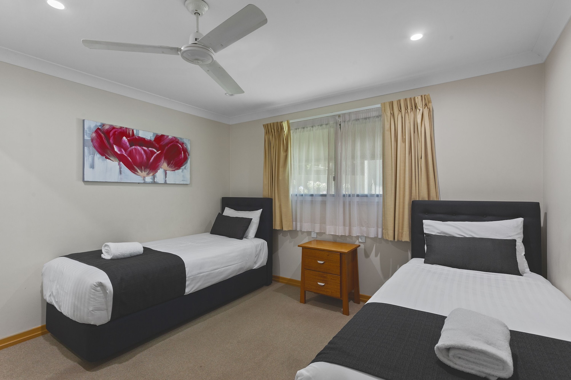 2 BEDROOMS, APARTMENT, KITCHEN