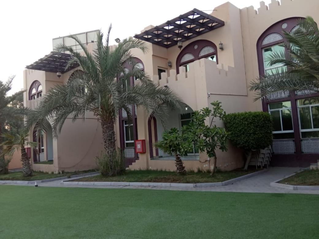 Corniche Palace Hotel 37/45