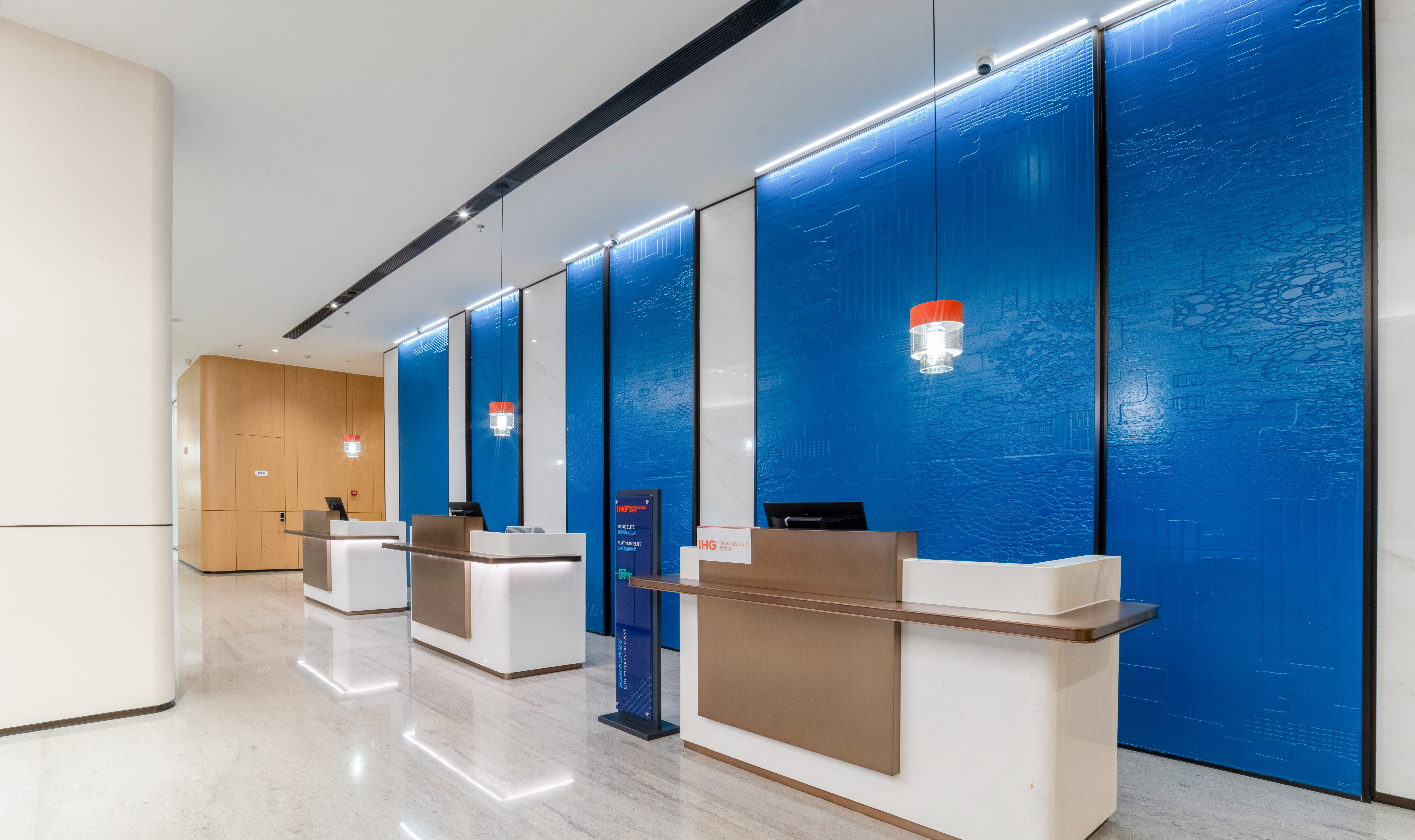 Holiday Inn Express Shenzhen Longhua 12/77
