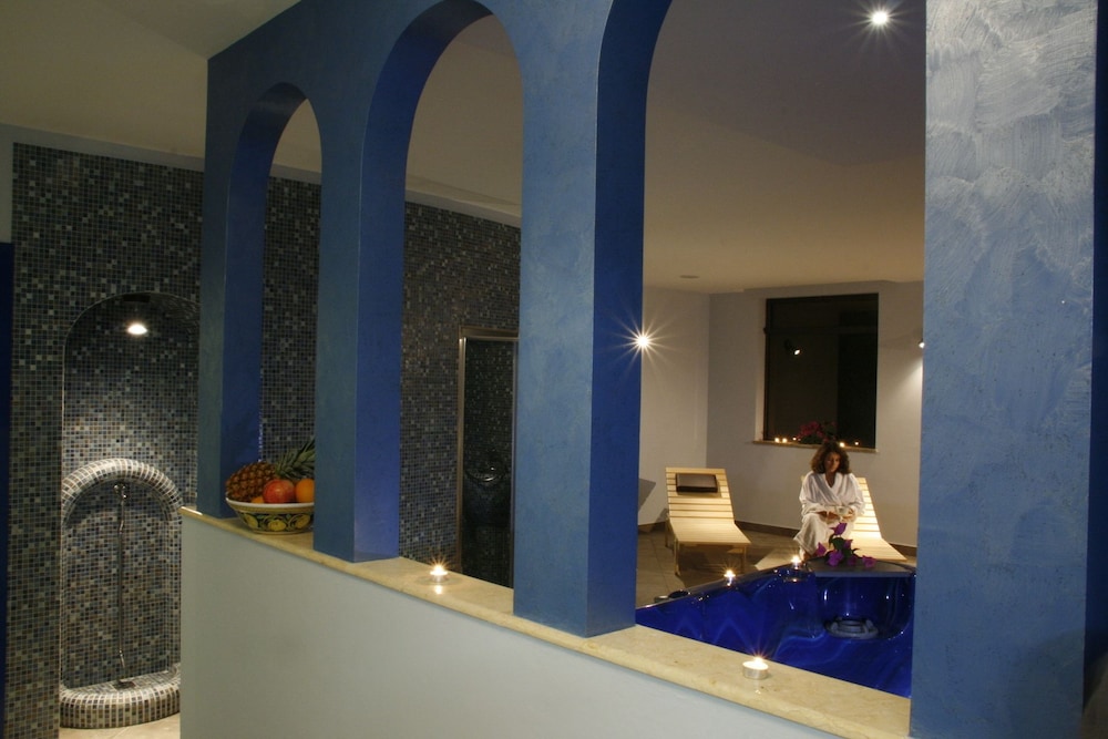 Don Giovanni Hotel 7/36