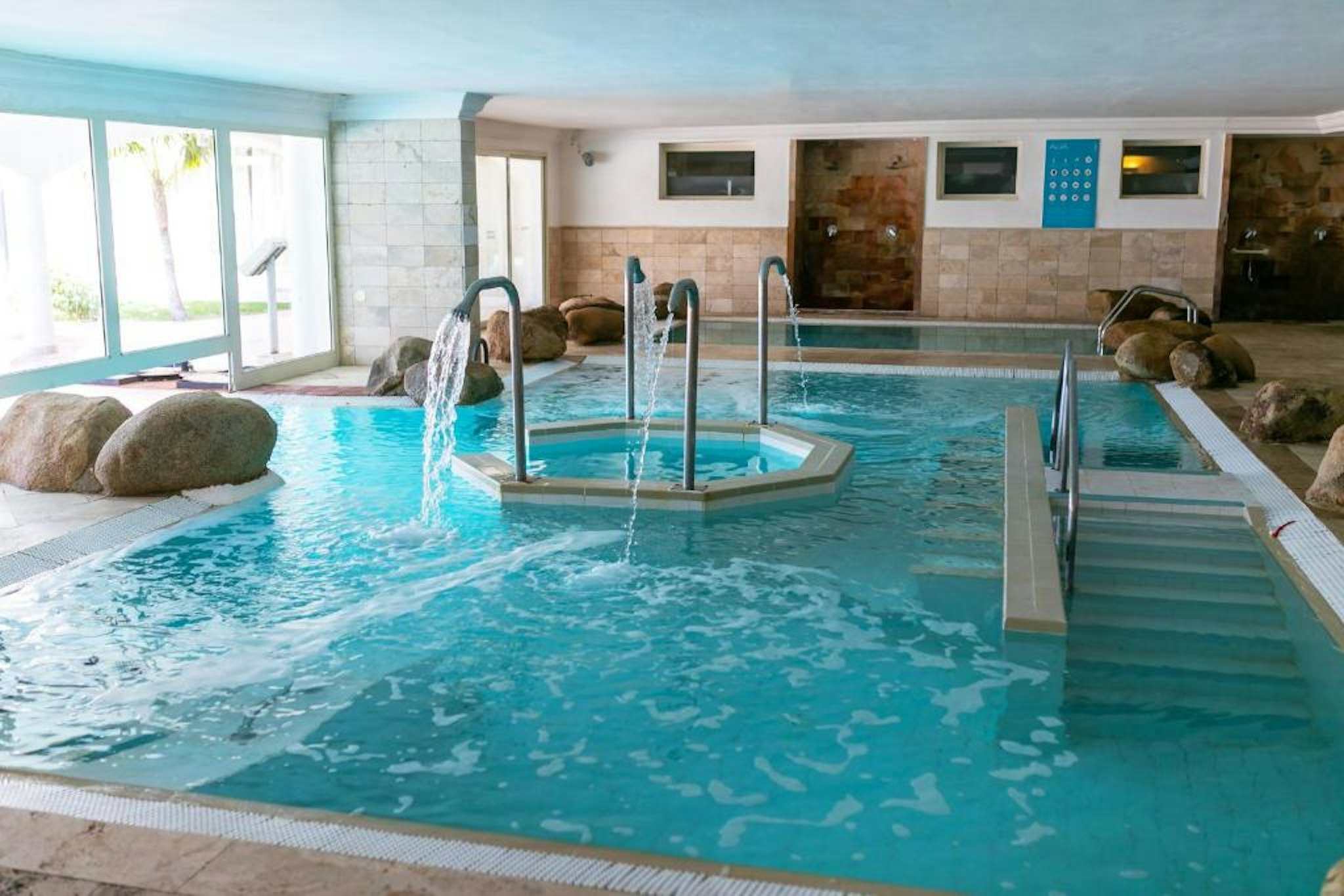 Phi Hotel Sighientu 8/18