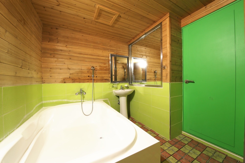 Sense Motel 50/50
