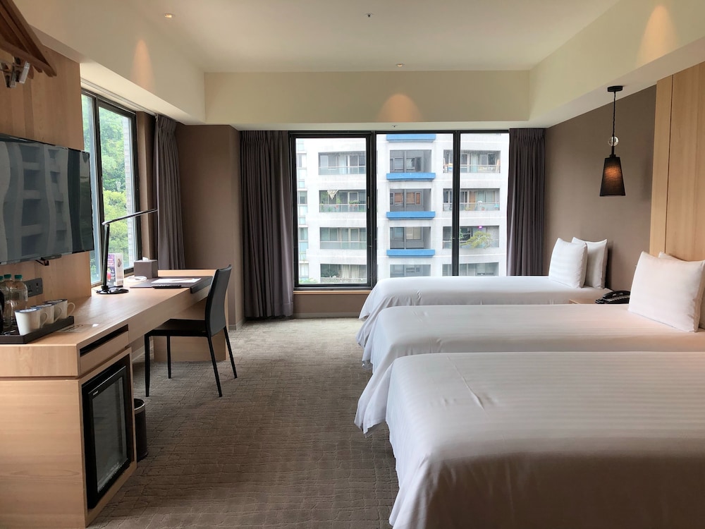 La Maison Hotel 42/64