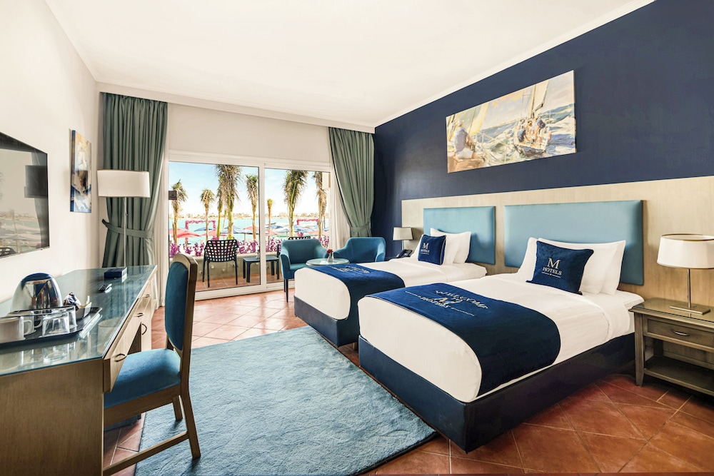 غرفة سوبيريور بسريرين منفصلين بإطلالة على البحر، M Hotels at Porto Marina 3/10