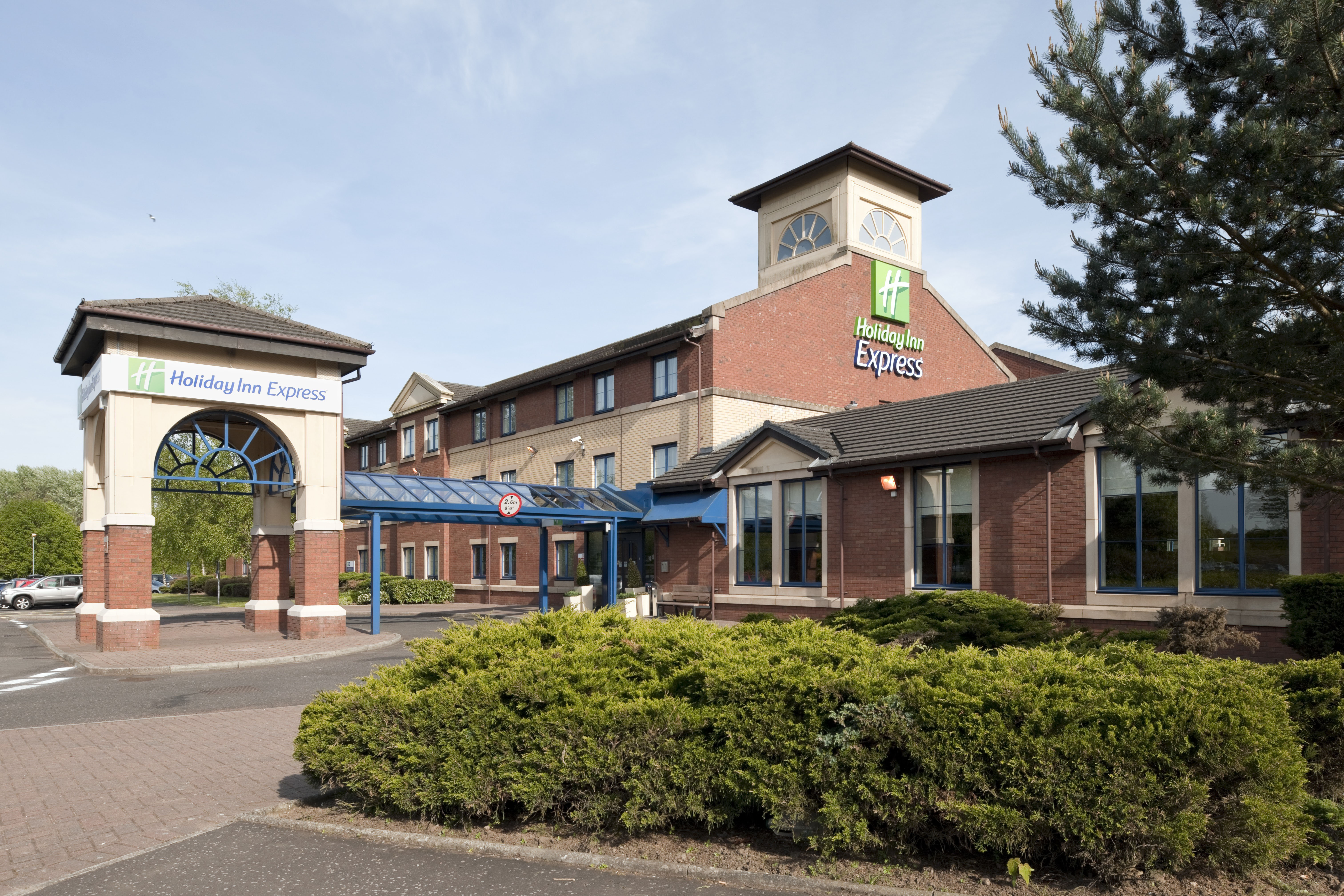 Holiday Inn Express Strathclyde Park M74 Jct 5 42/43