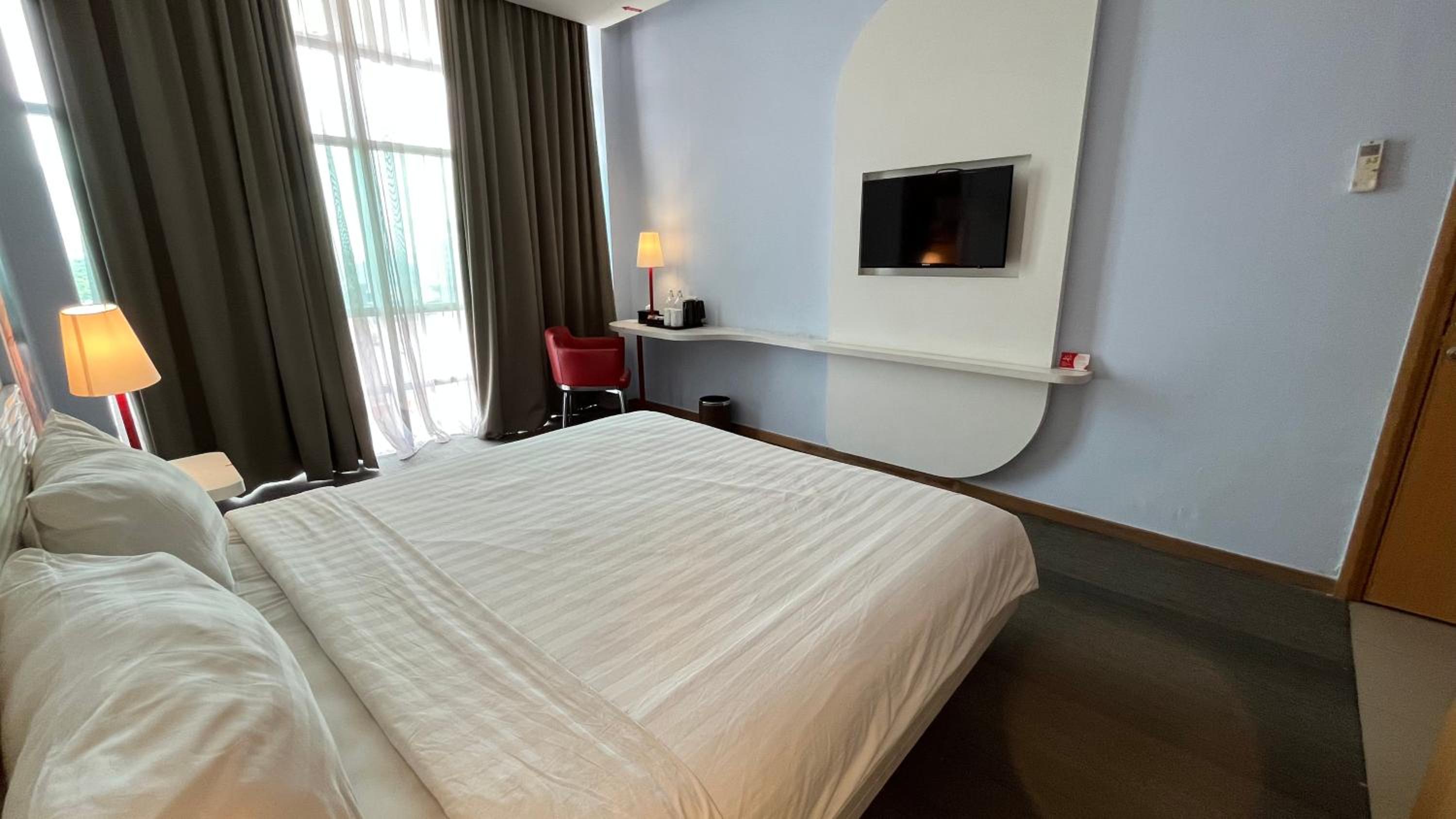 غرفة تنفيذية بسرير مزدوج، Luminor Hotel Metro Indah Bandung 5/10