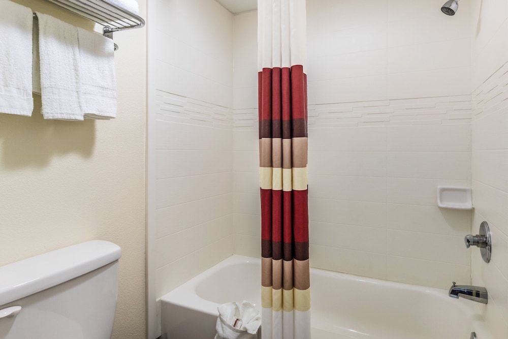 Red Roof Inn Caryville 23/28