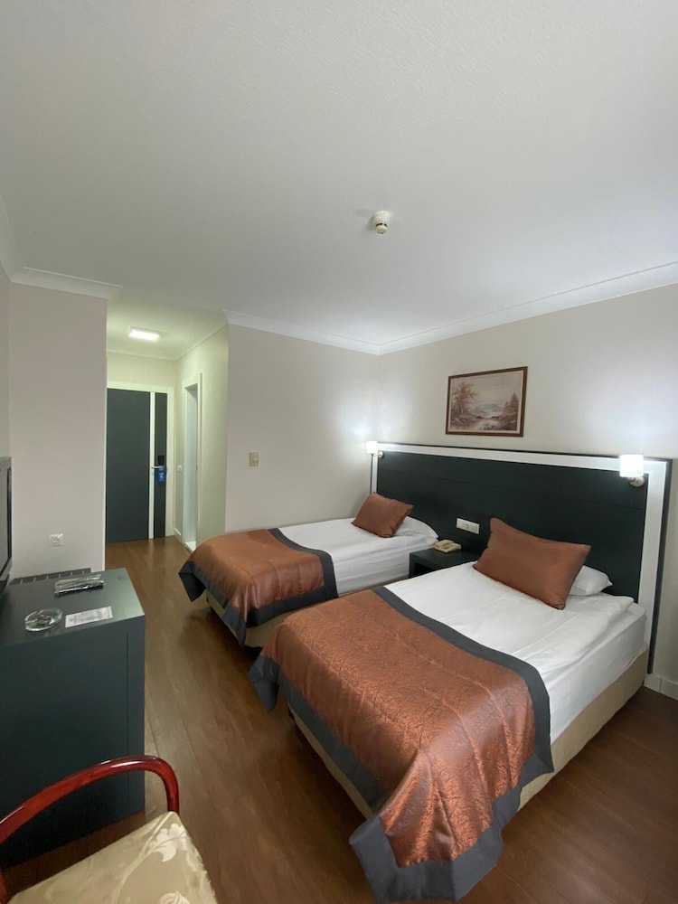 Dafne Hotel 12/50