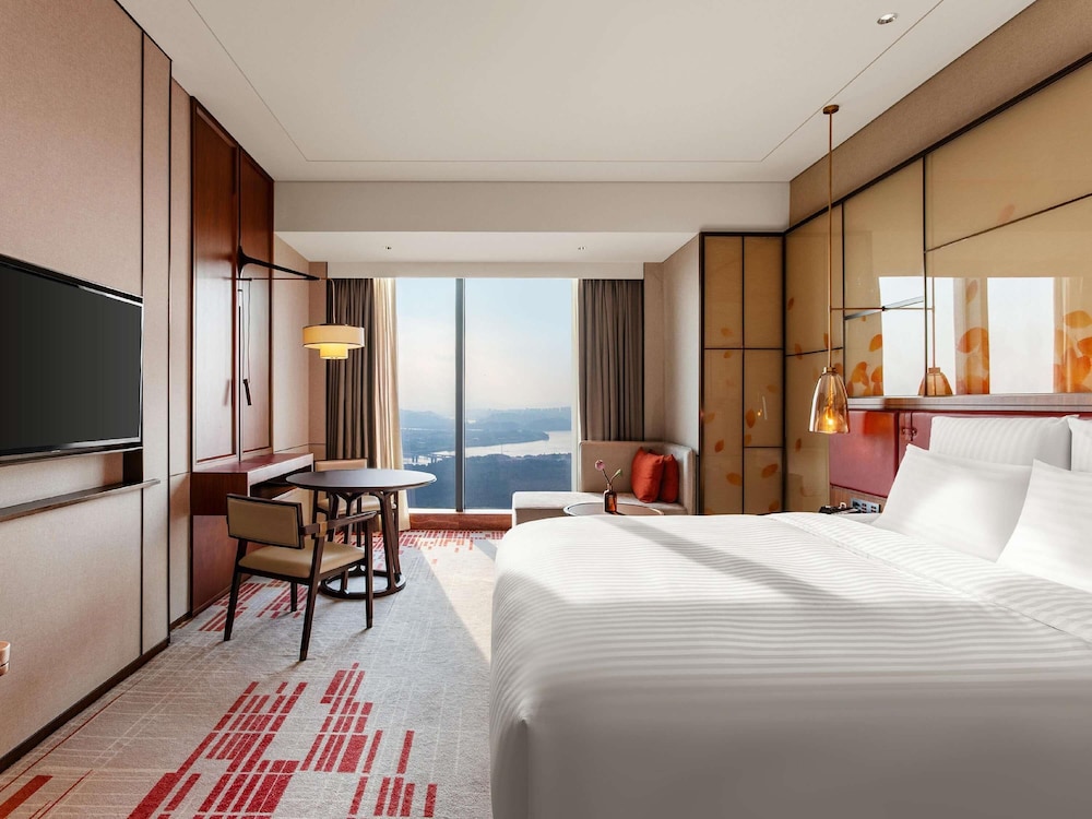 SUPERIOR, KING BED, RIVER VIEW