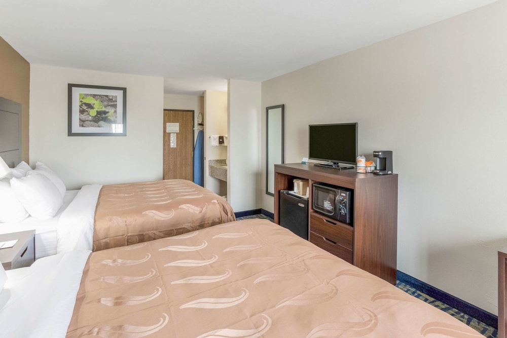 Quality Inn Rochelle IL 9/43