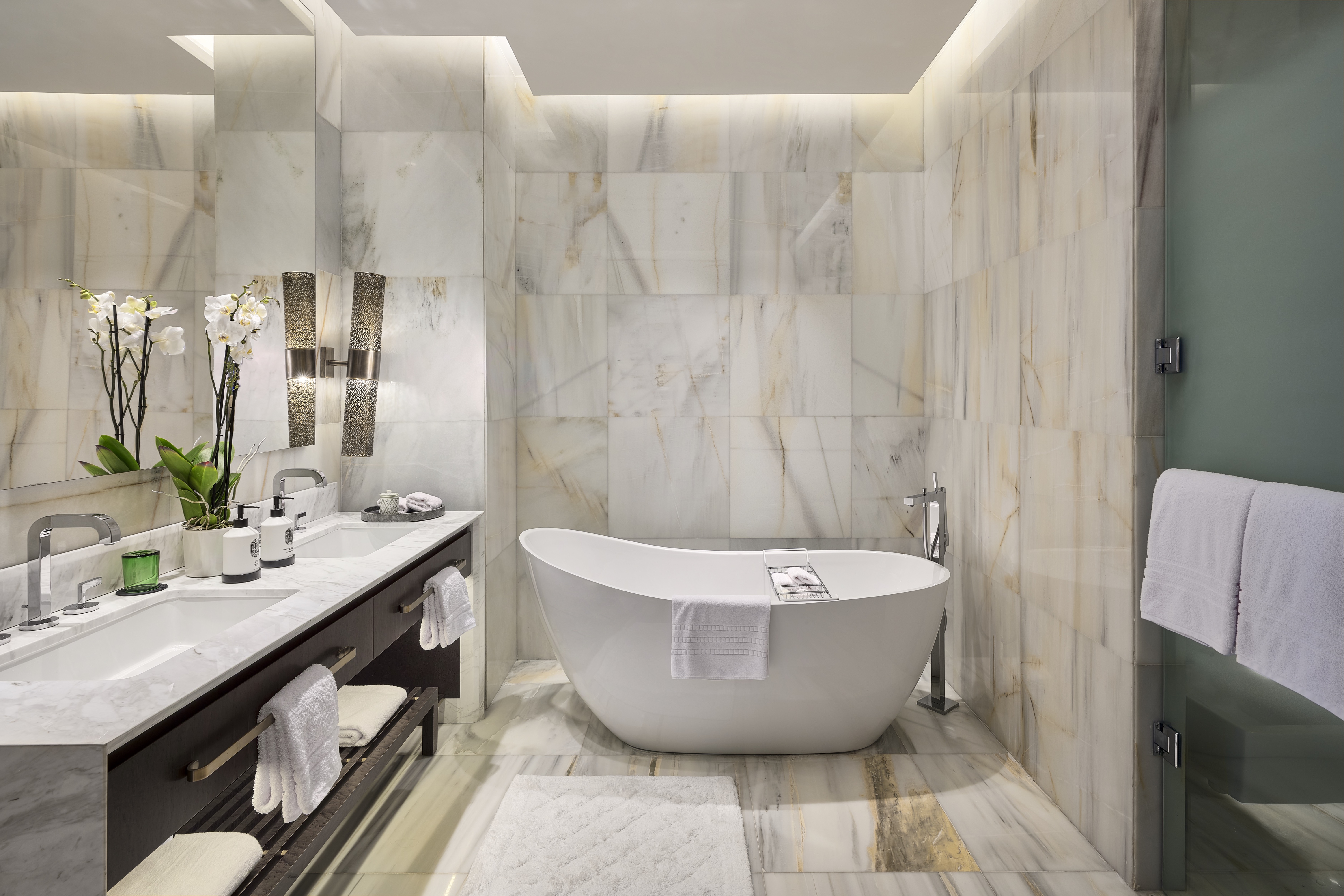 Four Seasons, Executive, Suite