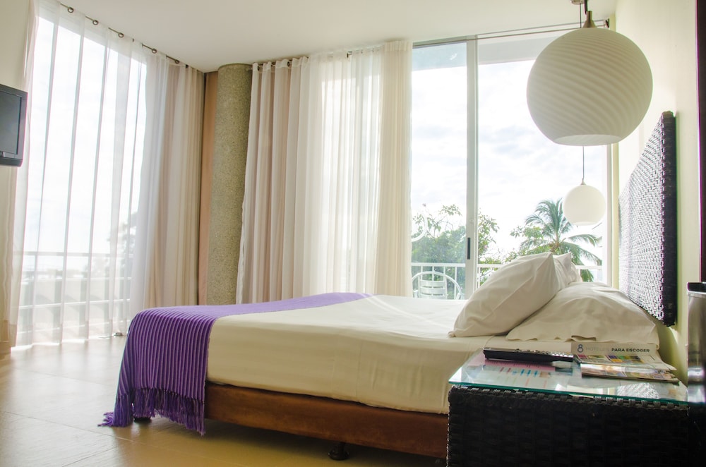 Santorini Hotel And Resort 66/87