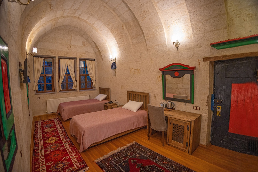 Pietra Cave Suites 4/49