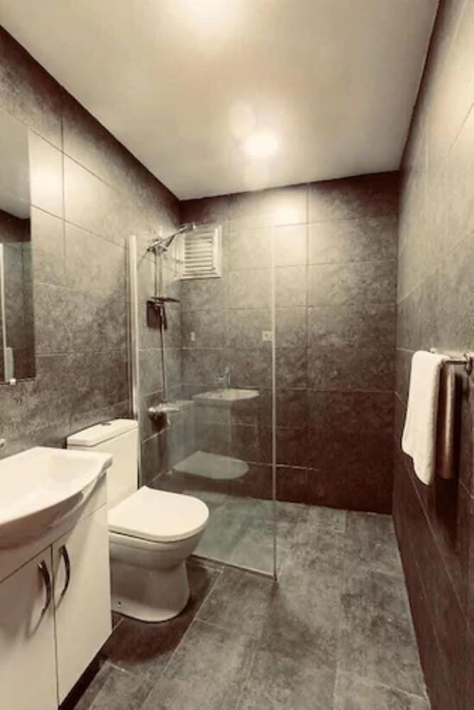 غرفة فاخرة مفردة بسرير مزدوج، Cheers Midtown Hostel 4/5