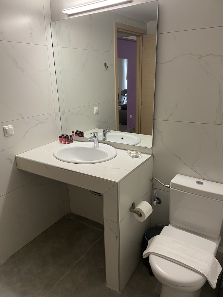 Connect Suites 43/48