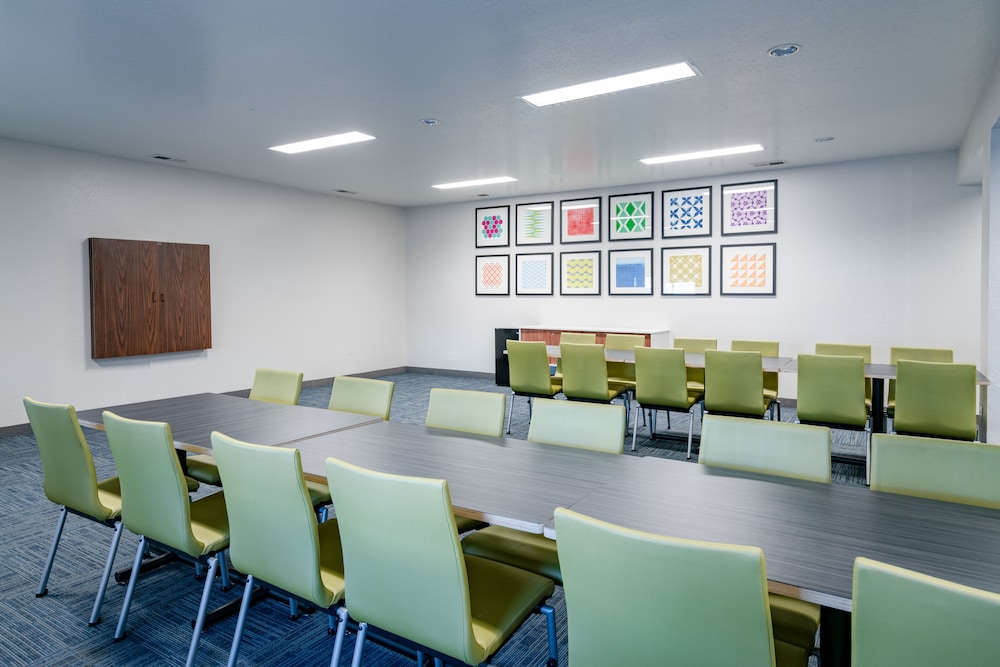 Holiday Inn Express Hotel Suites Elkins 54/60