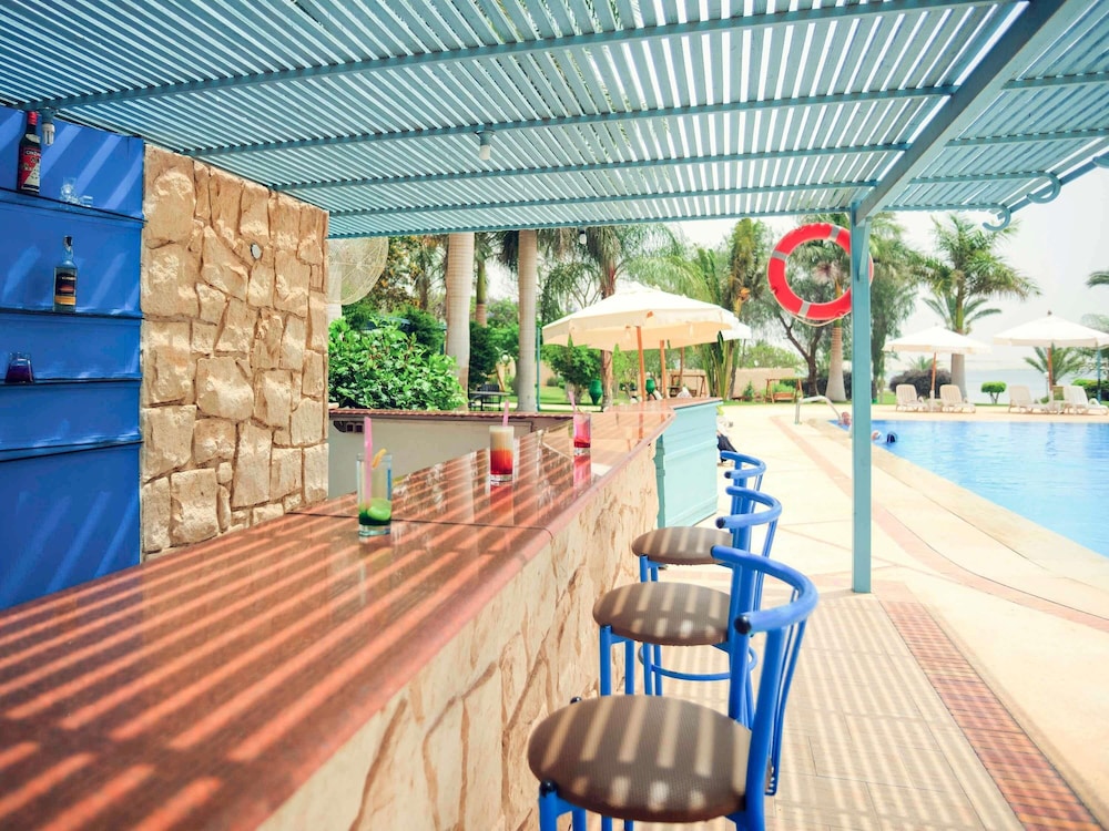 swimming pool spa