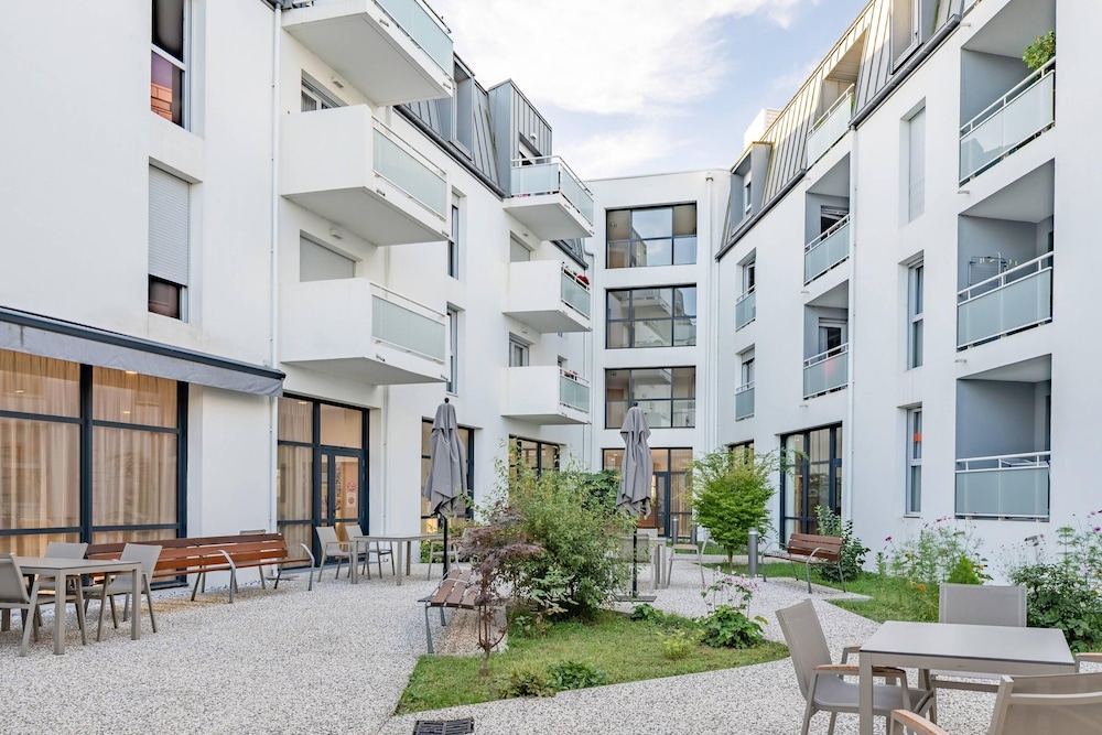 Quality Aparthotel Rochefort 38/43