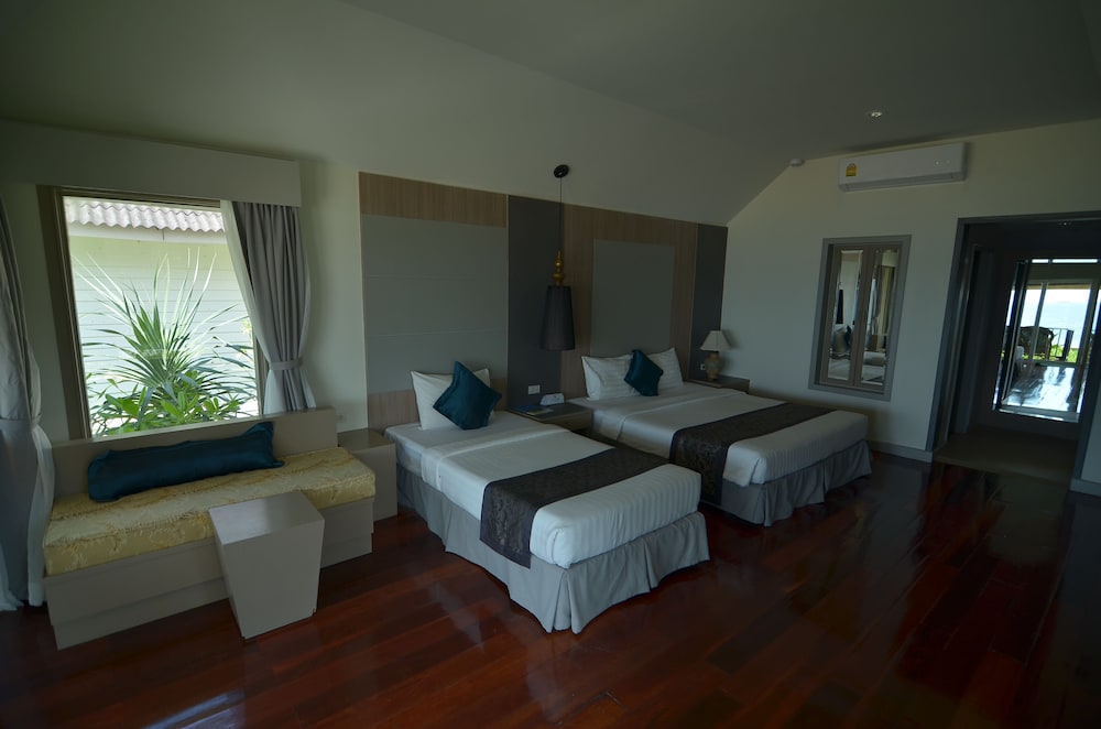 Nakara Long Beach Resort 25/50