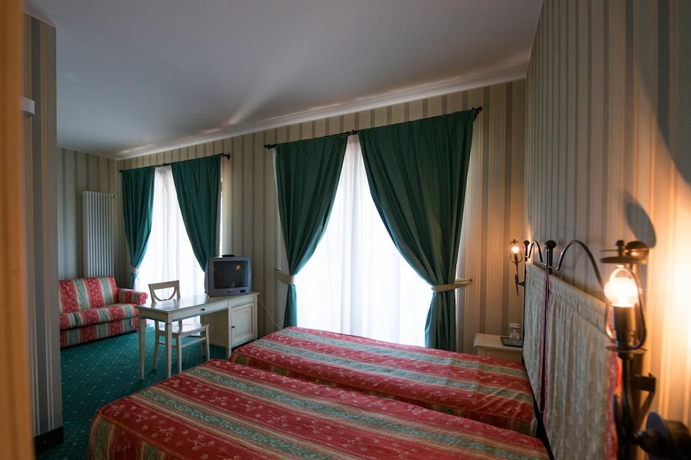 Hotel Campagna 10/50