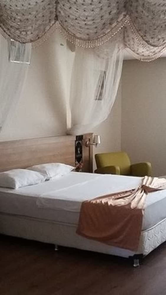 Samos Hotel 8/33
