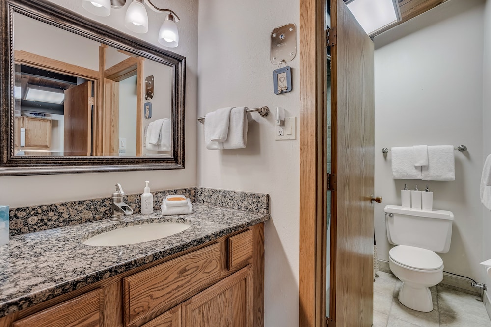 Laurelwood A Destination Residence 75/76