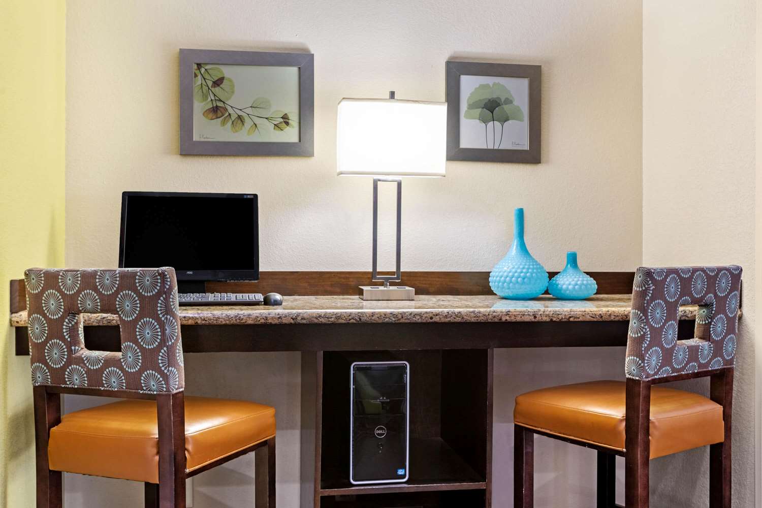 Comfort Inn & Suites Tampa North I-75 15/18