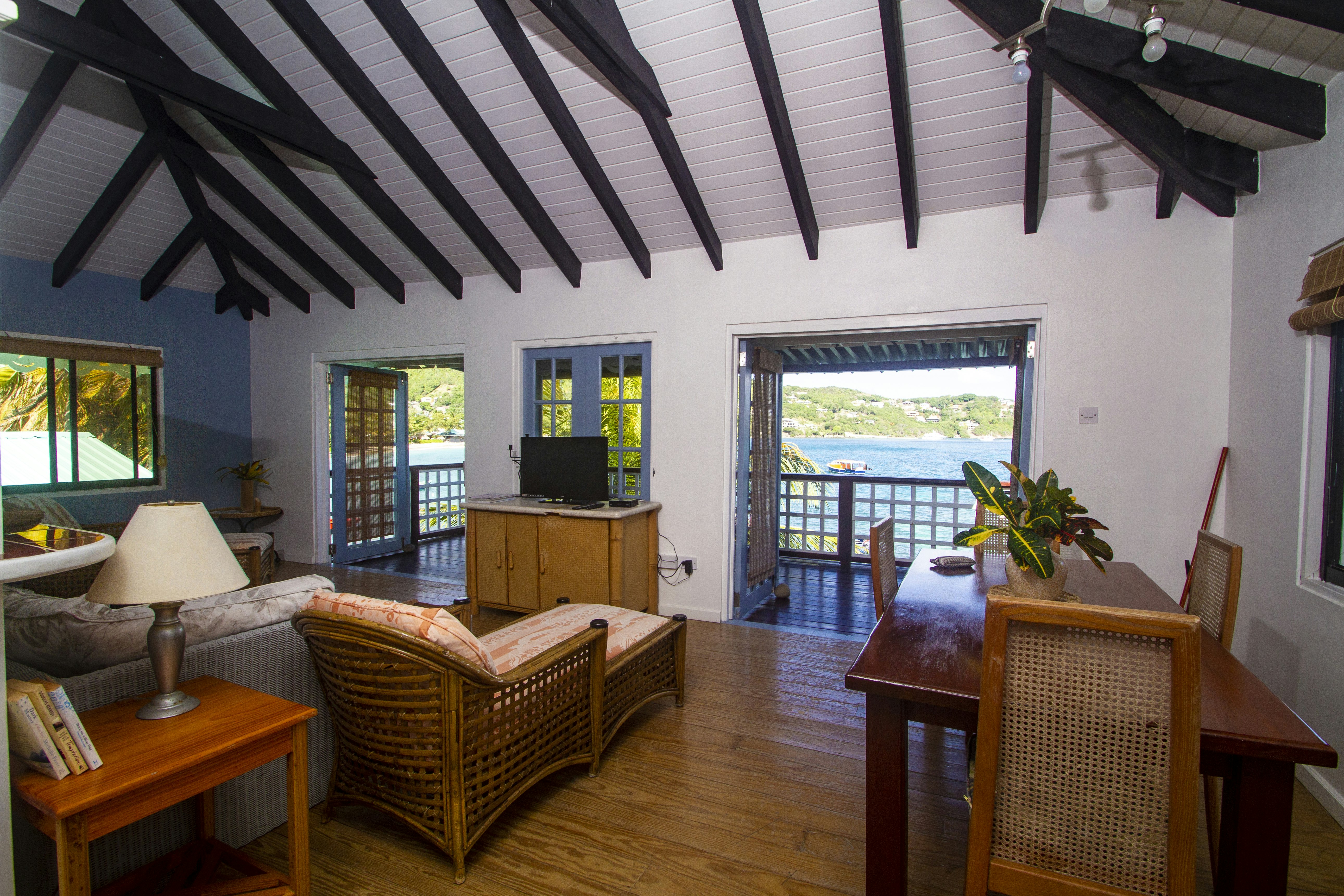 Bequia Beachfront Villa Hotel 55/83