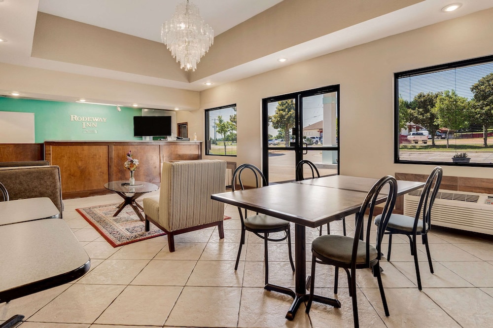 Rodeway Inn Sandersville, GA 33/39