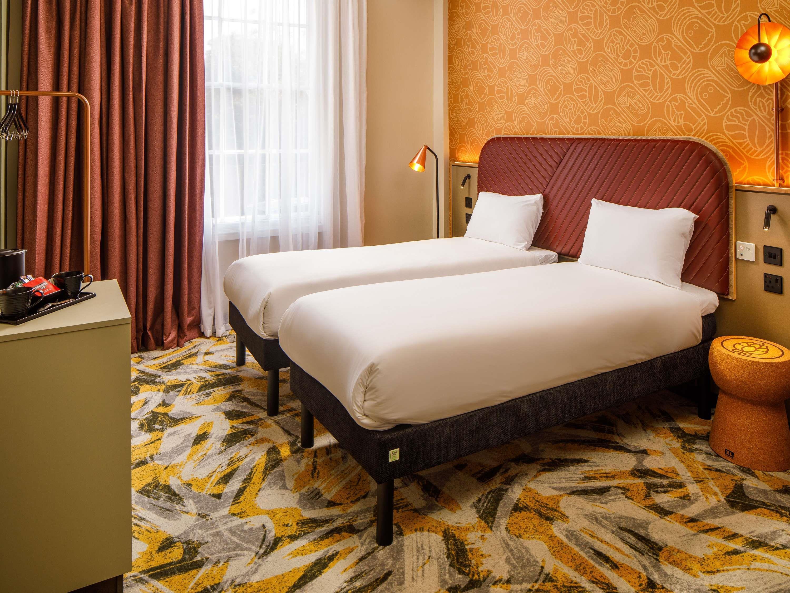 غرفة بسريرين منفصلين لذوي الإعاقة، ibis Styles York Centre 2/2