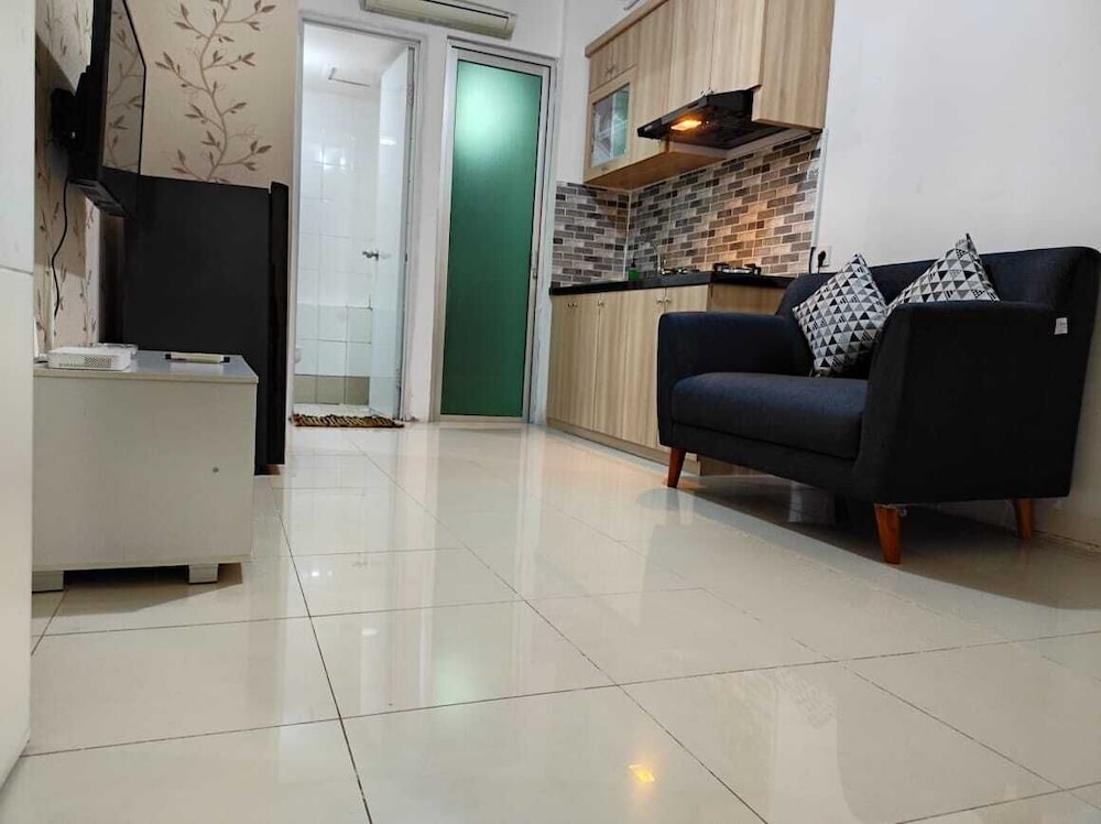 Travelibu @ Bassura City Apartment by ZUZU 12/19