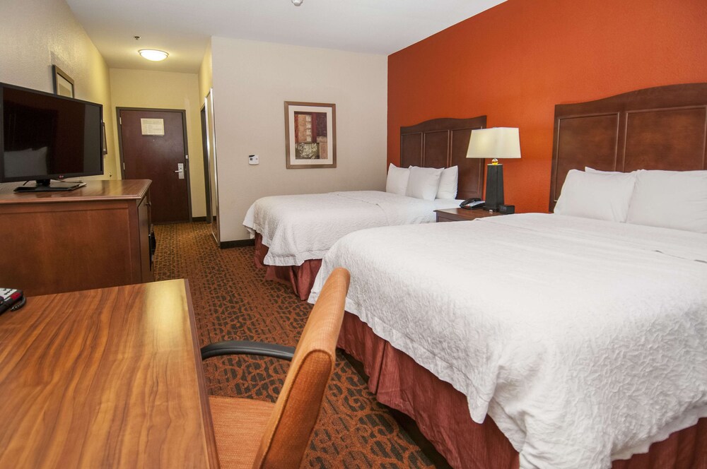 Hampton Inn And Suites Waxahachie 24/76
