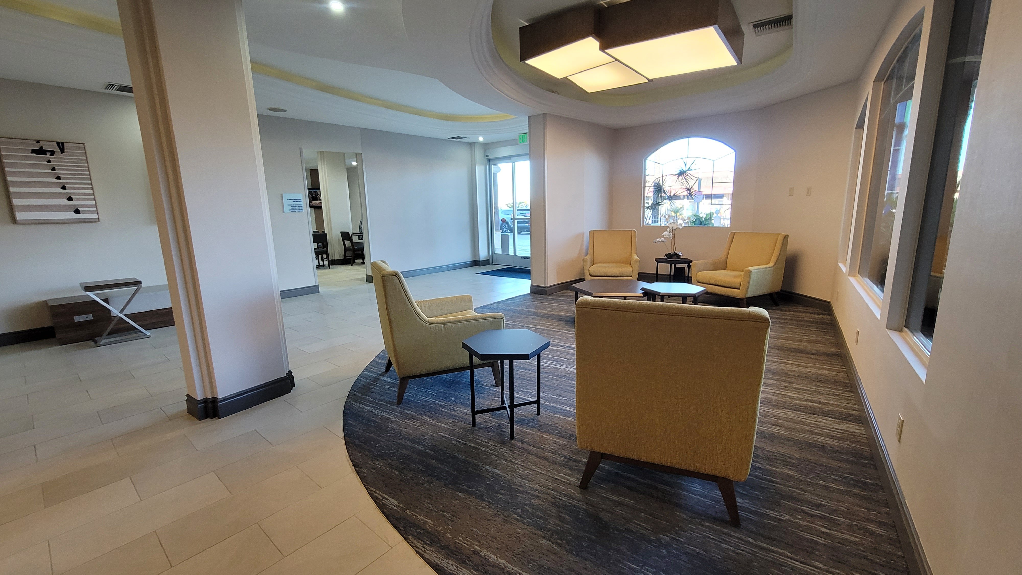 HOLIDAY INN EXPRESS SAN DIEGO SOUTH - CHULA VISTA 57/71