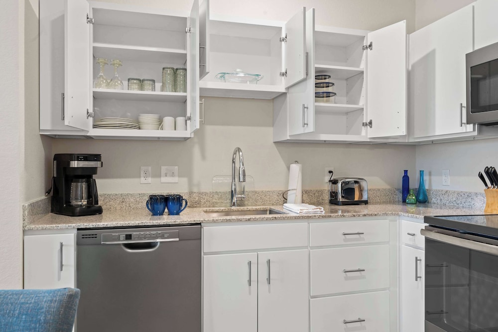 WaterWalk Extended Stay by Wyndham Kansas City - Overland Pk 60/61