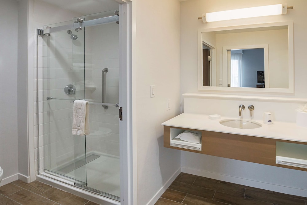 Hampton Inn & Suites Colleyville DFW Airport West 19/50