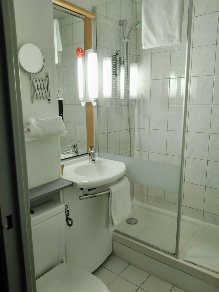 Hotel Ibis Saintes 73/73