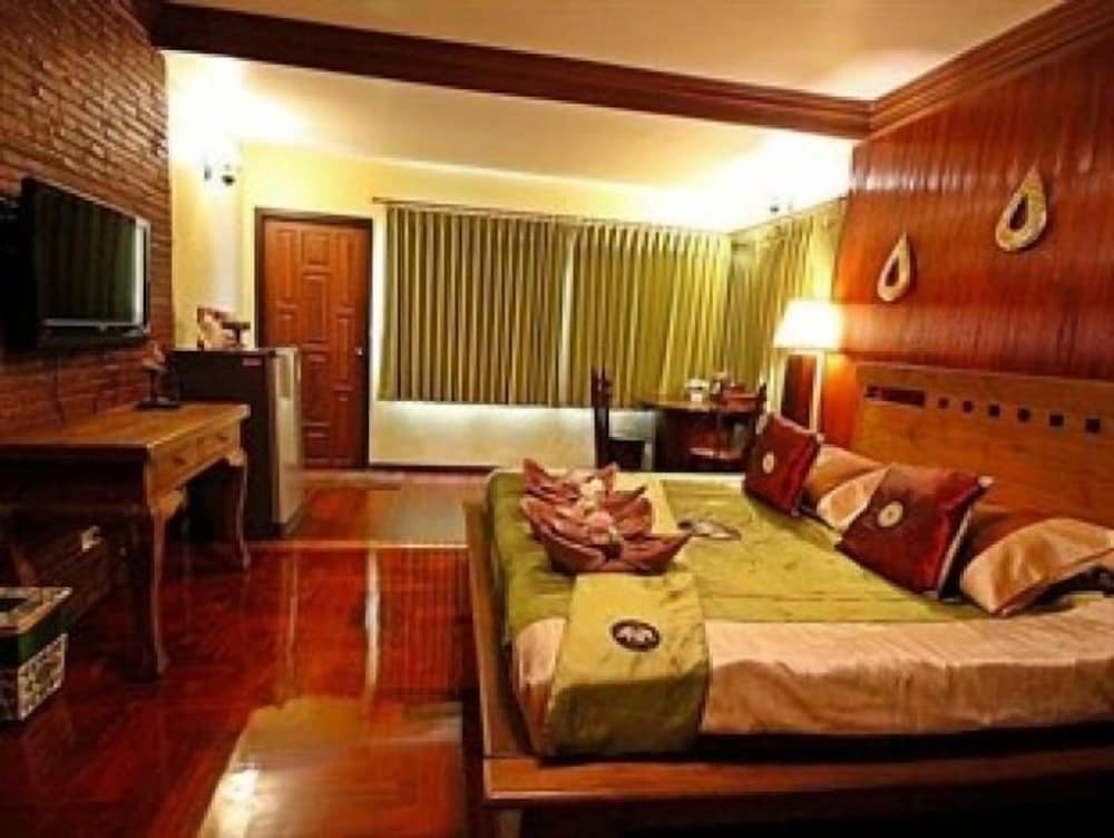 Baan Fern Talay 7/24
