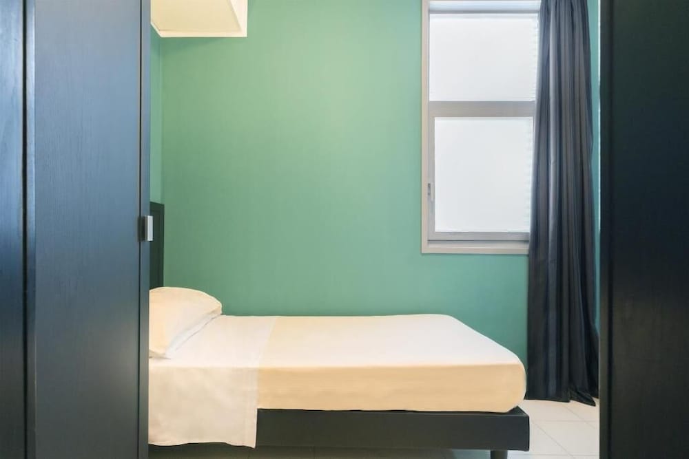 Hotel Executive Business 13/28
