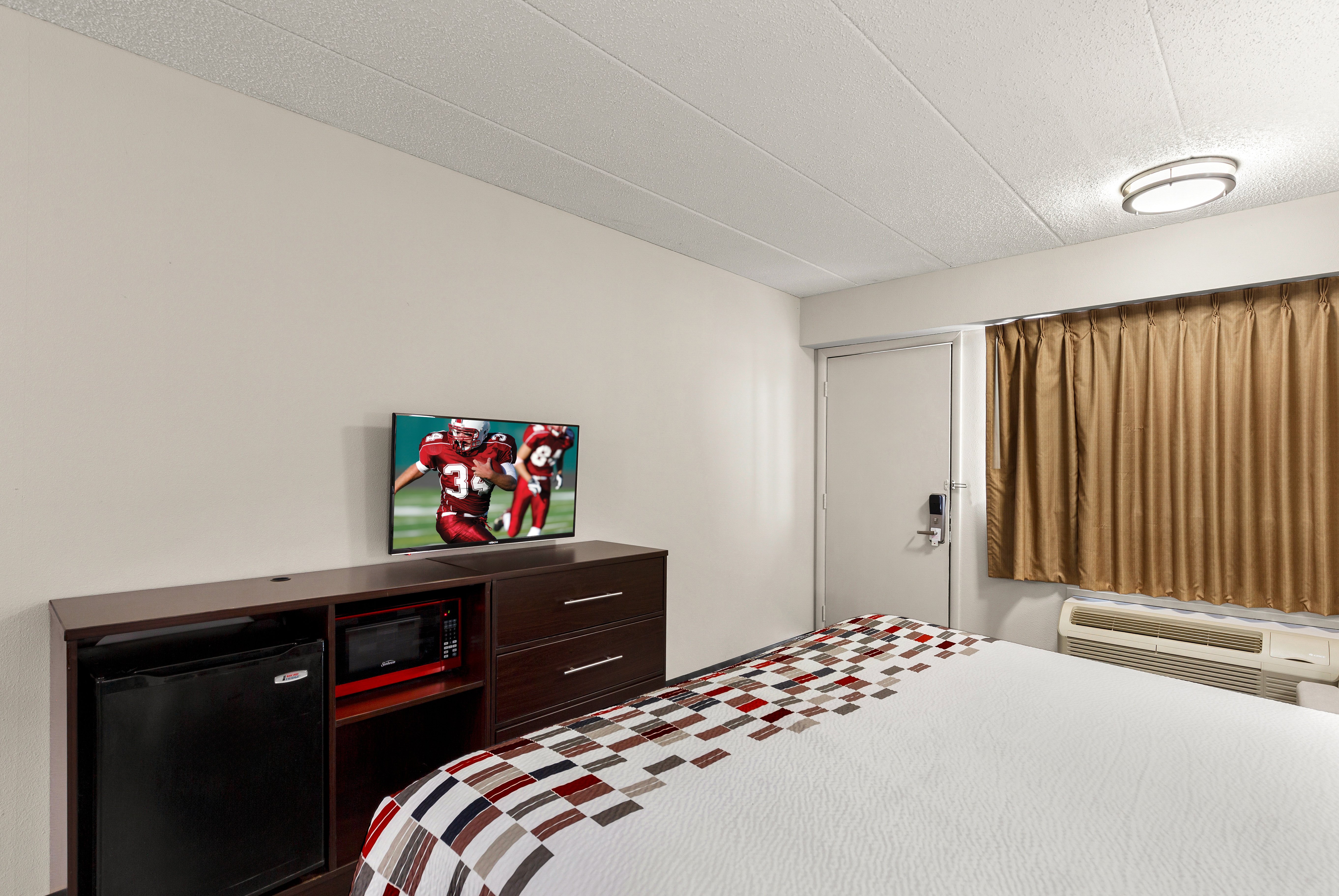 غرفة سوبيريور بسرير كينج، Red Roof Inn Springfield Il 5/6