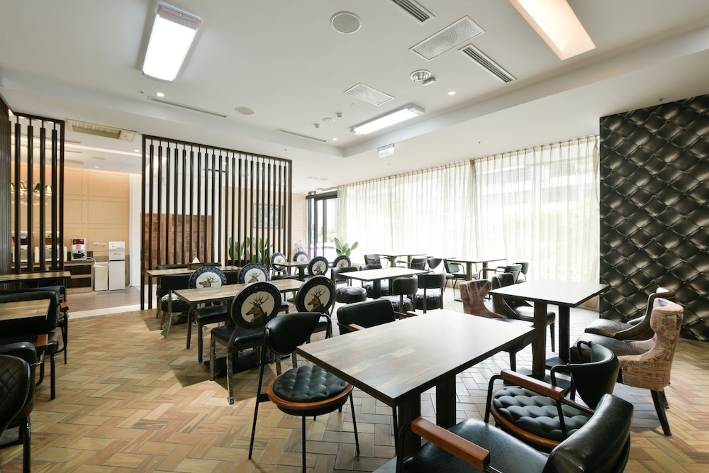 Champs Elysees Hotel 35/47