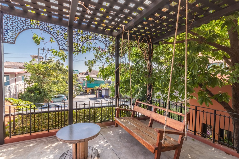 Baansuanprannok Hotel 91/97