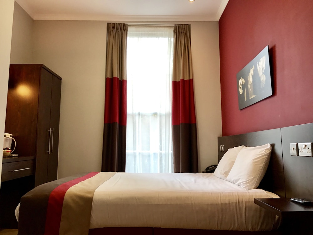 Royal Cambridge Hotel 30/61