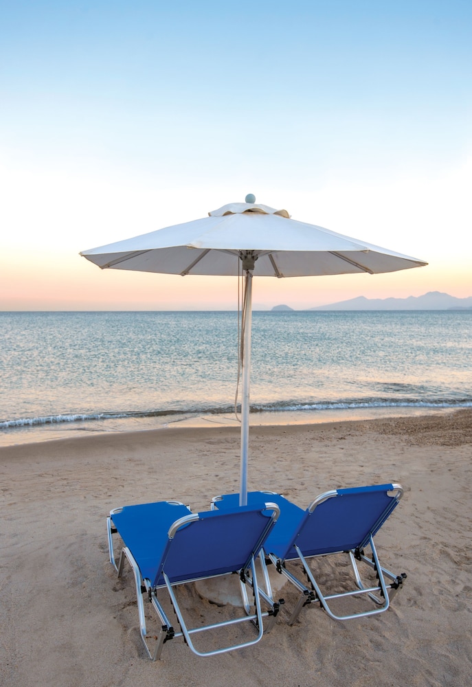 Grand Blue Beach Hotel 89/94